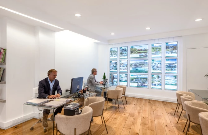 Pam Golding Properties<br> Paris